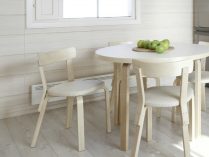 Mesa de cocina de madera blanca